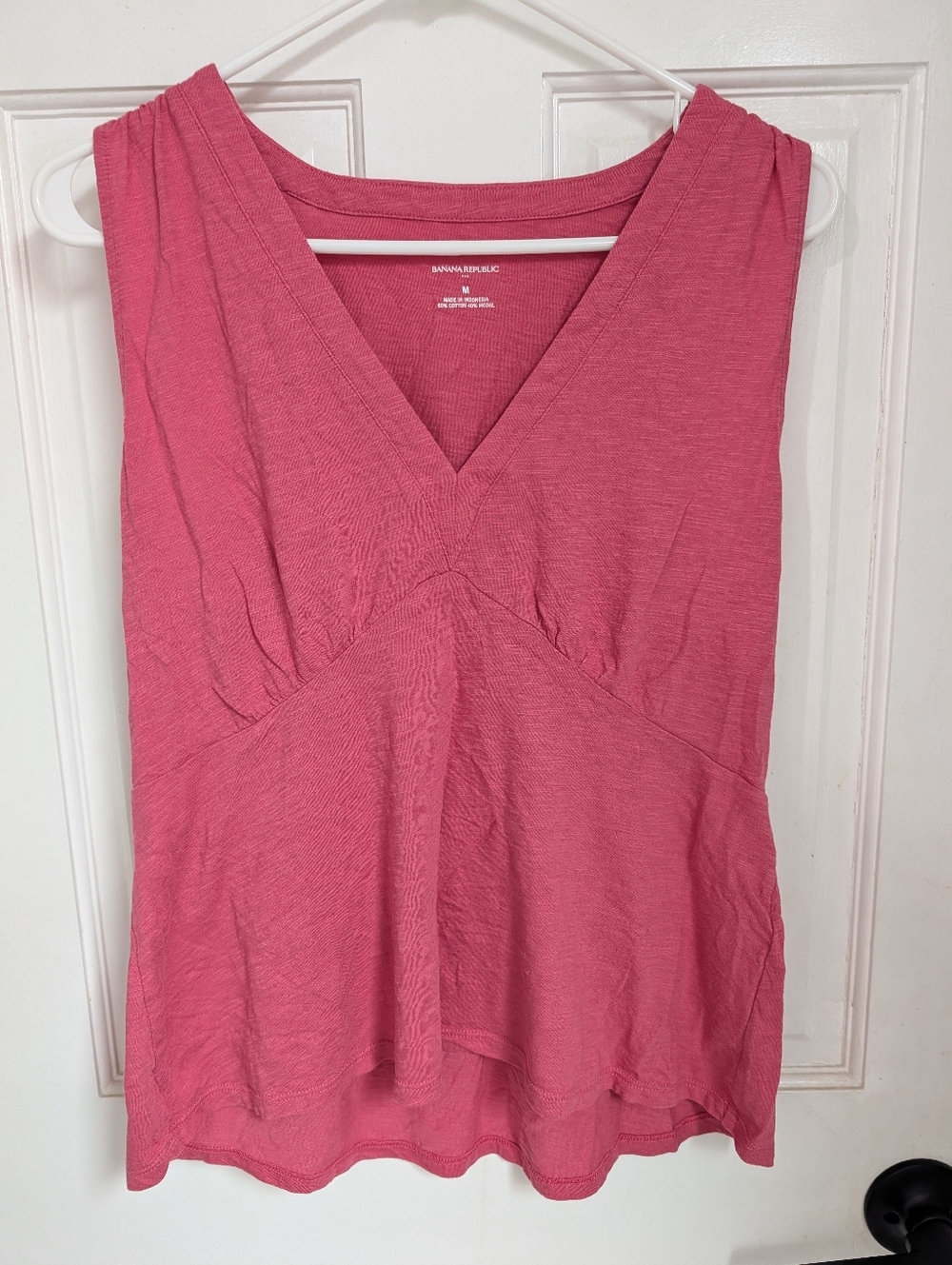 Banana Republic Rose Pink V-Neck Sleeveless Tank